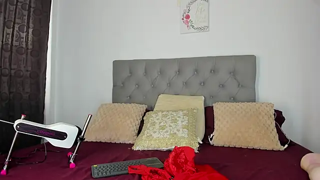 Nicol Swift  online show from 10, 10, 2025