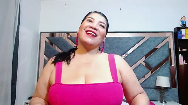 Snapshot of KarlaTesg chatting on 10, 11, 2025 KarlaTesg online show from 10, 11, 2025