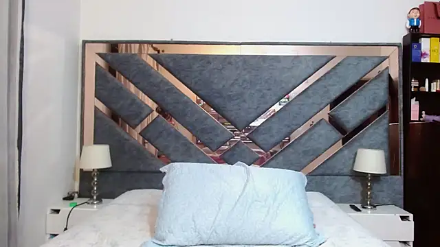 Snapshot of KarlaTesg chatting on 2, 12, 2025 KarlaTesg online show from 2, 12, 2025