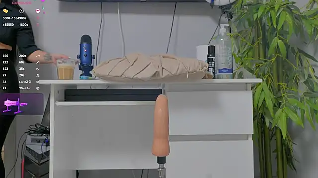 luckyalice  online show from 9, 11, 2025