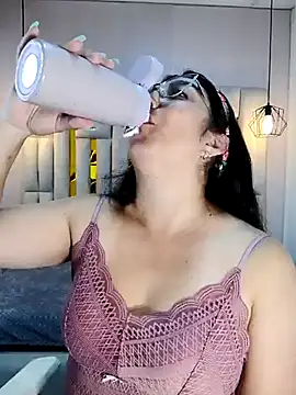 Karla hernandez  online show from 12, 2, 2025