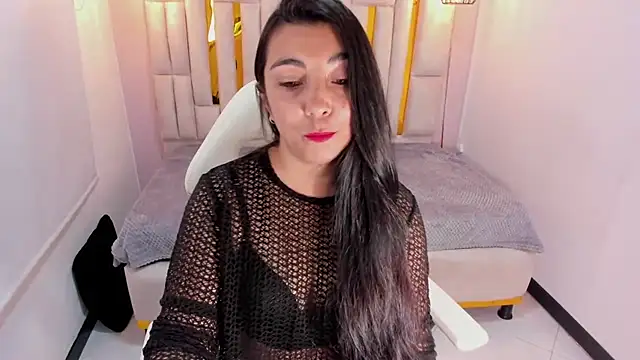 Karla hernandez  online show from 5, 3, 2025