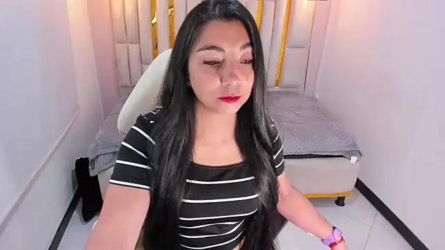 Karla hernandez  online show from 12, 3, 2025