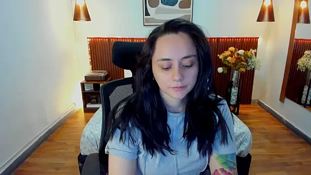 Snapshot of KatherineBond chatting on 20, 5, 2026 KatherineBond online show from 20, 5, 2026