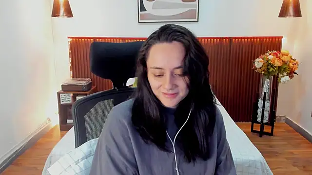 KatherineBond online show from 13, 7, 2026