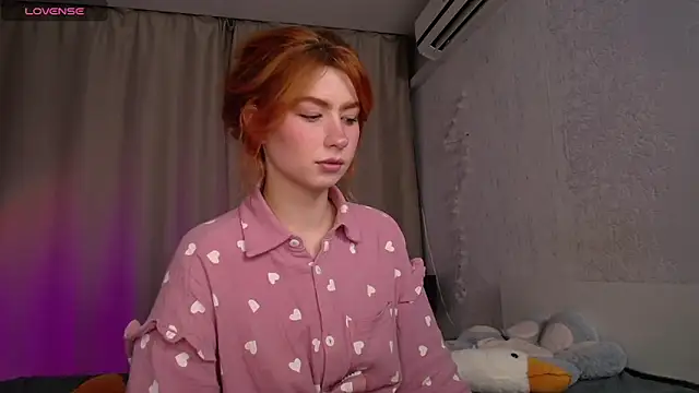 Snapshot of Evaa_Moonn_ chatting on 14, 10, 2025 Evaa Moonn  online show from 14, 10, 2025