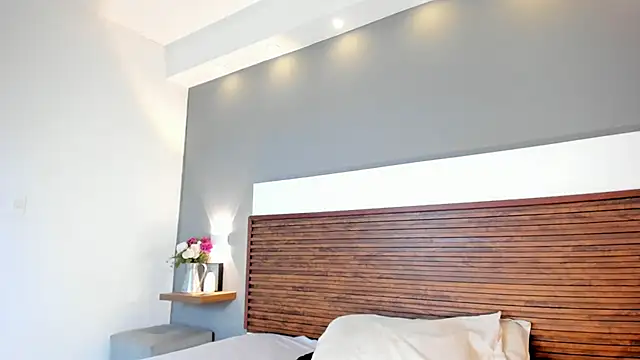 Adelehottman online show from 12, 9, 2025