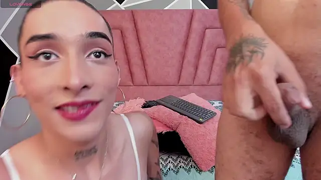 Derek and Skarlet online show from 5, 2, 2025