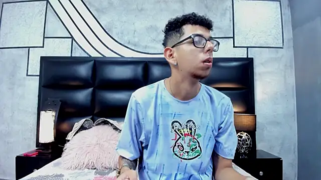 Derek and Skarlet online show from 10, 3, 2025