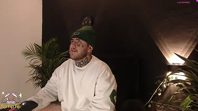 Snapshot of Ash_gusbig chatting on 1, 2, 2025 Ash gusbig online show from 1, 2, 2025