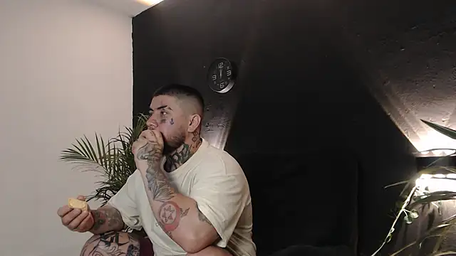 Snapshot of Ash_gusbig chatting on 14, 3, 2025 Ash gusbig online show from 14, 3, 2025