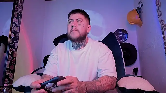 Snapshot of Ash_gusbig chatting on 12, 9, 2025 Ash gusbig online show from 12, 9, 2025