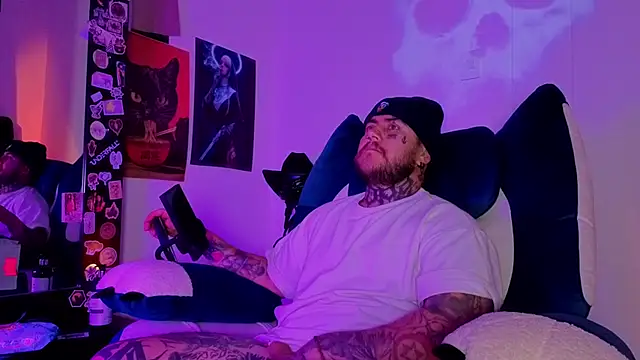 Snapshot of Ash_gusbig chatting on 28, 10, 2025 Ash gusbig online show from 28, 10, 2025