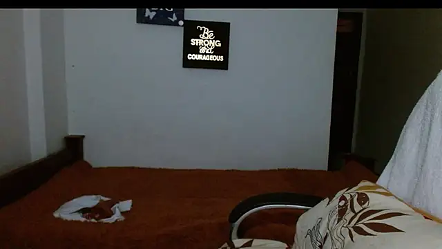 carolinemiller7 online show from 10, 1, 2025