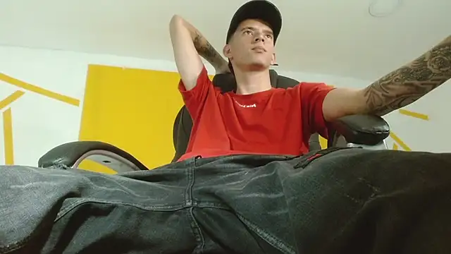 Snapshot of FrannBoy chatting on 1, 3, 2025 FrannBoy online show from 1, 3, 2025