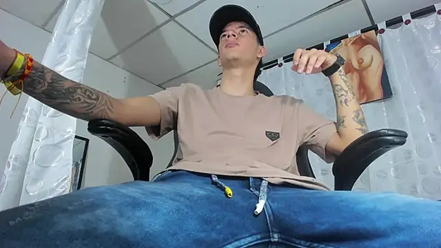 Snapshot of FrannBoy chatting on 20, 3, 2025 FrannBoy online show from 20, 3, 2025