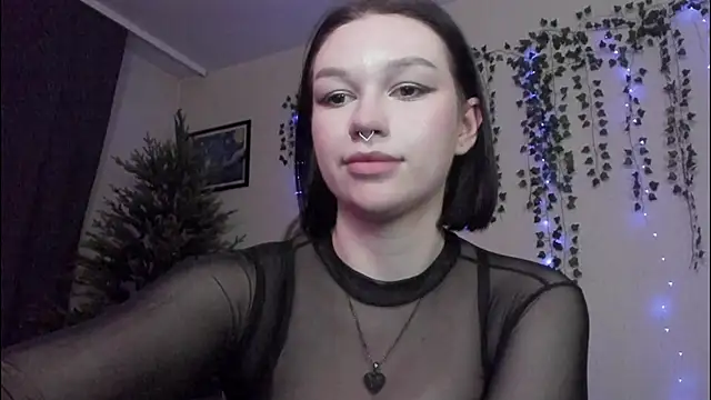 Snapshot of Emmy_m00n chatting on 4, 12, 2024 Emmy m00n online show from 4, 12, 2024