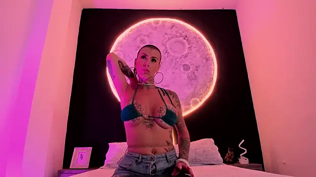 Snapshot of GinebraaFox_ chatting on 13, 2, 2025 GinebraaFox online show from 13, 2, 2025