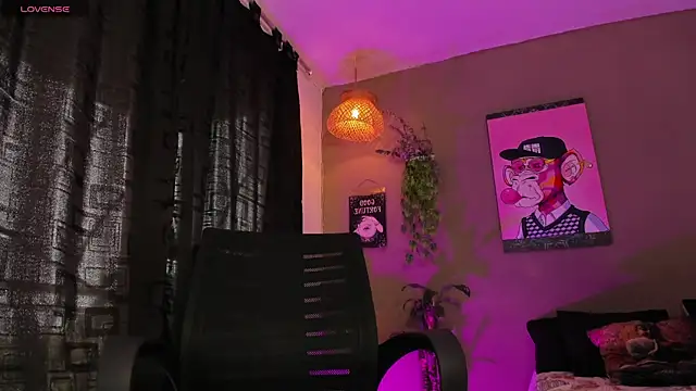 Snapshot of GinebraaFox_ chatting on 10, 11, 2025 GinebraaFox online show from 10, 11, 2025