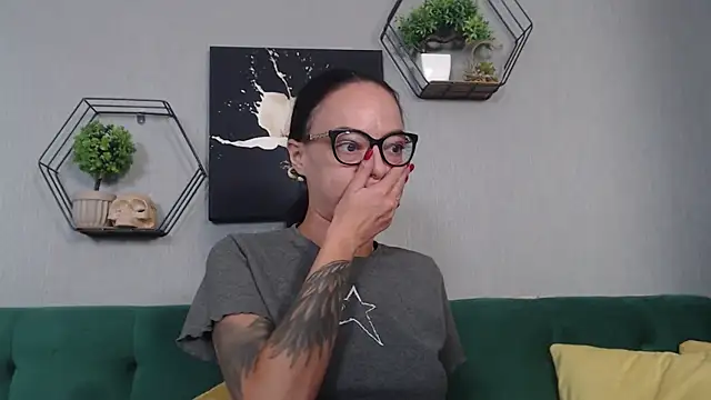 IzabelllNoir online show from 16, 9, 2025