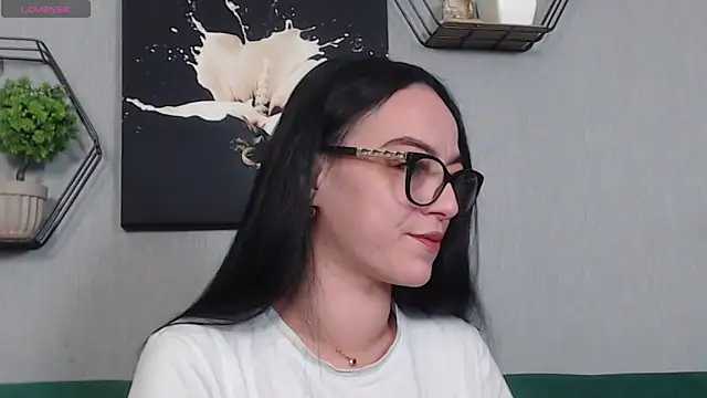 IzabelllNoir online show from 10, 4, 2026