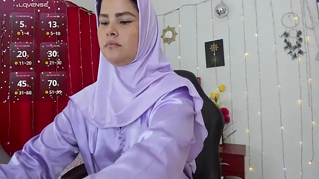 AishaAmin  online show from 17, 10, 2025