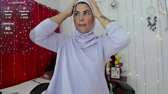 AishaAmin  online show from 24, 11, 2025