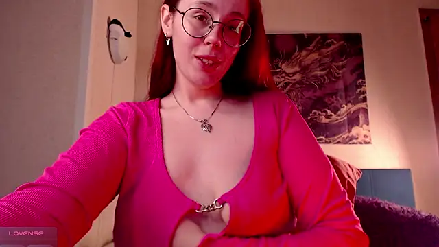 Snapshot of VanessaLincum chatting on 15, 12, 2025 VanessaLincum online show from 15, 12, 2025