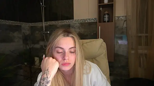 ChloeBrightt online show from 17, 12, 2025