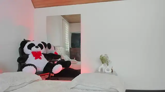 AtheneaRossi online show from 2, 2, 2025