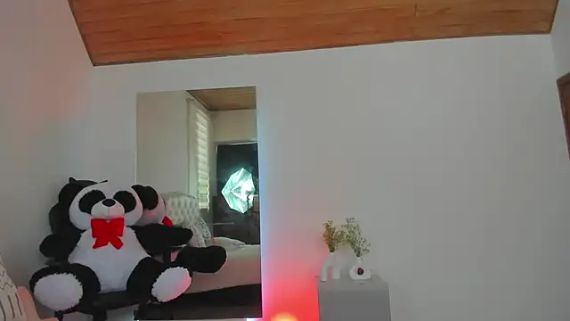 AtheneaRossi online show from 3, 3, 2025