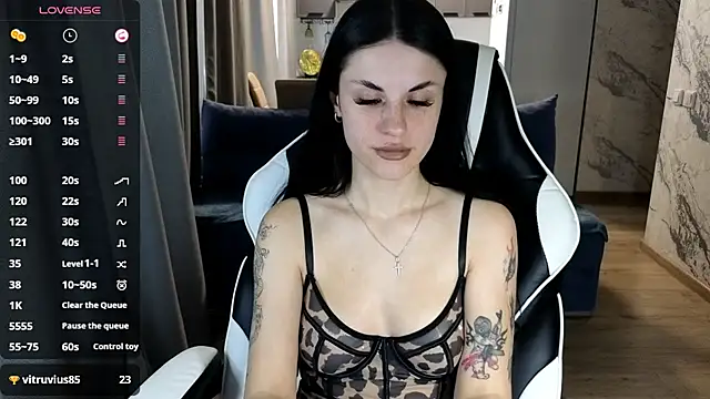 Mary   Moore online show from 10, 10, 2025