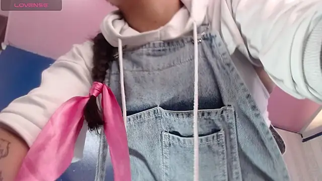 vitoria23  online show from 5, 12, 2025