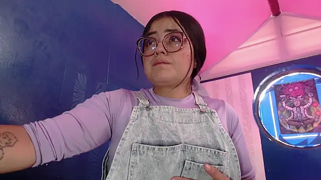 Snapshot of vitoria23_ chatting on 6, 6, 2026 vitoria23 online show from 6, 6, 2026