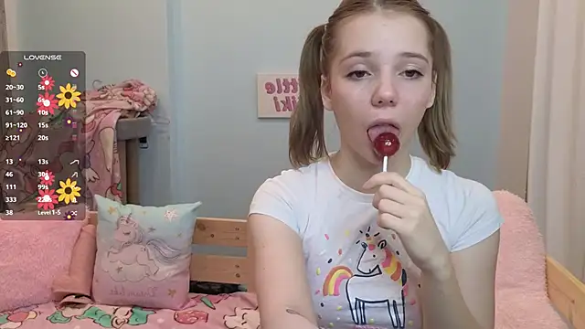 Snapshot of PrincessLittleKiki chatting on 14, 10, 2025 PrincessLittleKiki online show from 14, 10, 2025