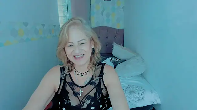 ScarletHoot  online show from 7, 1, 2025