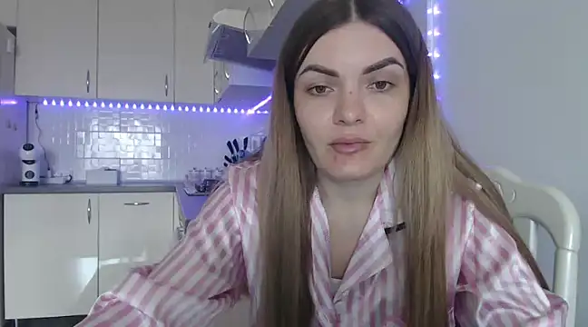  JustmeHere  online show from 4, 3, 2025