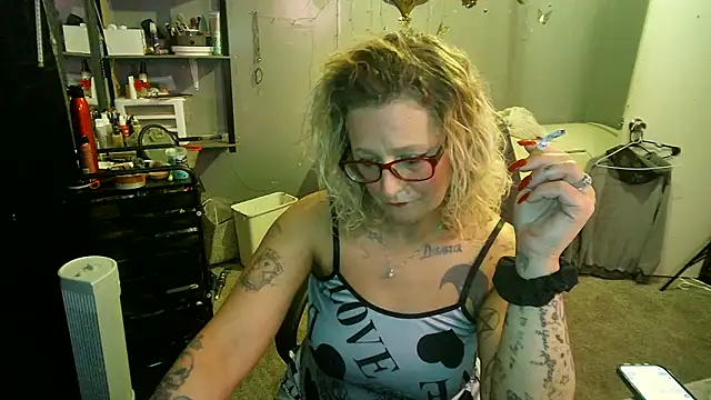 Lisalovely6981 online show from 15, 2, 2025