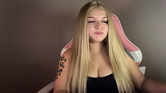 SweetPaige  online show from 24, 1, 2025