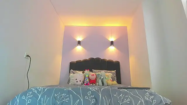 Sofia Clauss  online show from 31, 10, 2025