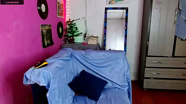 Snapshot of sensitive_brunette chatting on 4, 12, 2024 sensitive brunette online show from 4, 12, 2024