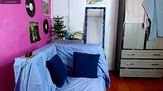 Snapshot of sensitive_brunette chatting on 11, 12, 2024 sensitive brunette online show from 11, 12, 2024