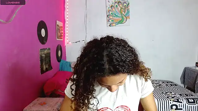 Snapshot of sensitive_brunette chatting on 31, 1, 2025 sensitive brunette online show from 31, 1, 2025