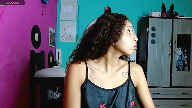 Snapshot of sensitive_brunette chatting on 2, 10, 2025 sensitive brunette online show from 2, 10, 2025