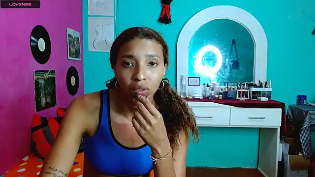 Snapshot of sensitive_brunette chatting on 26, 11, 2025 sensitive brunette online show from 26, 11, 2025