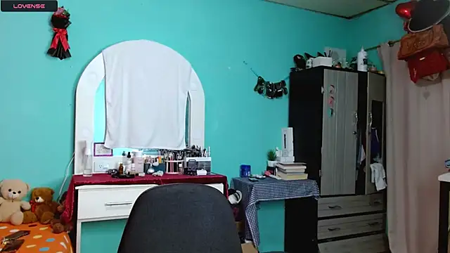 Snapshot of sensitive_brunette chatting on 27, 11, 2025 sensitive brunette online show from 27, 11, 2025