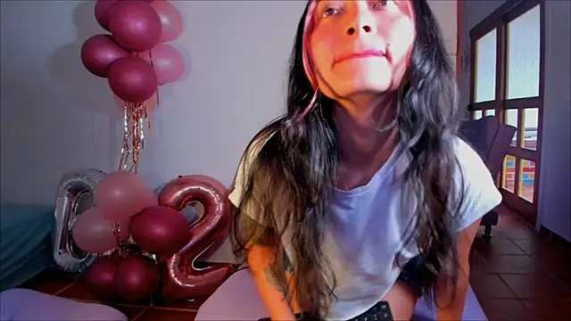 Snapshot of Lauren_A chatting on 7, 1, 2025 Lauren A online show from 7, 1, 2025