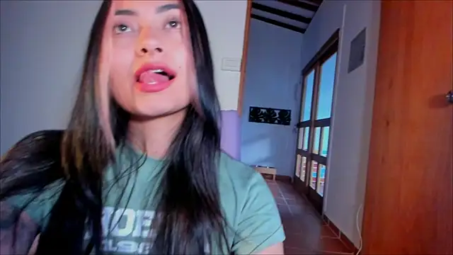 Snapshot of Lauren_A chatting on 17, 1, 2025 Lauren A online show from 17, 1, 2025