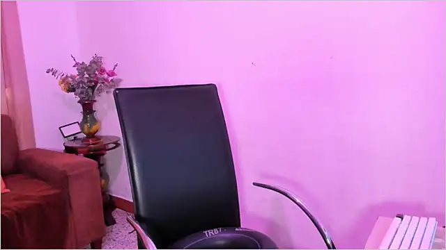 Snapshot of Lauren_A chatting on 27, 10, 2025 Lauren A online show from 27, 10, 2025