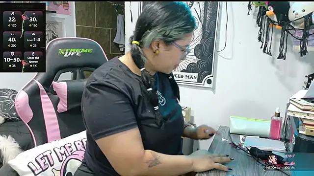 Snapshot of mollyshake1 chatting on 10, 11, 2025 mollyshake1 online show from 10, 11, 2025